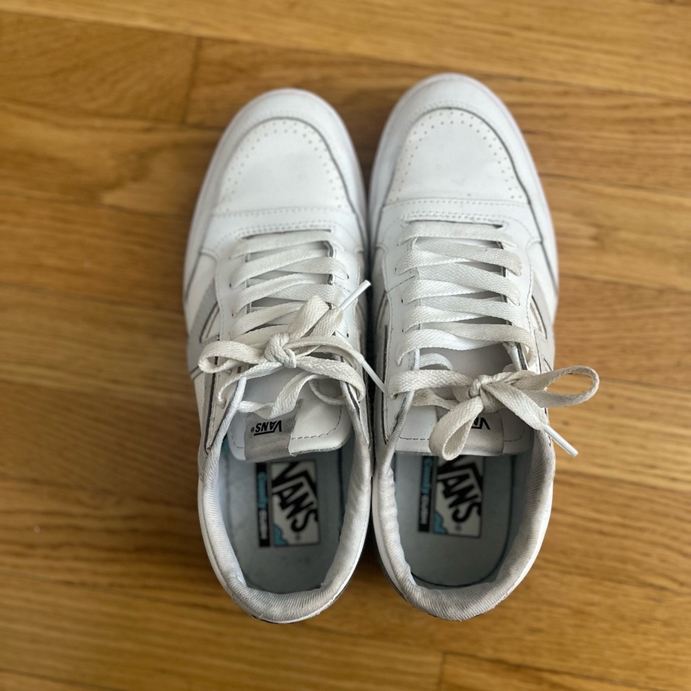 - Vans : US Men 9.5